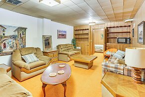 Half-mi to Atwood Lake: Spacious Home!