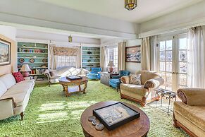 Half-mi to Atwood Lake: Spacious Home!