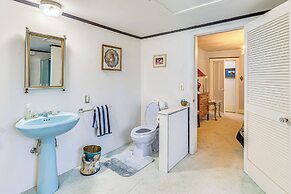 Half-mi to Atwood Lake: Spacious Home!