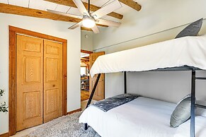 Log Cabin Retreat in Kentucky: Fire Pit & Grill!