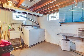 5 Mi to Dtwn & Ysu: Pet-friendly Youngstown Home