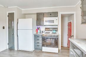 5 Mi to Dtwn & Ysu: Pet-friendly Youngstown Home
