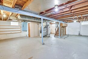 5 Mi to Dtwn & Ysu: Pet-friendly Youngstown Home