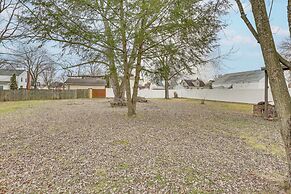 5 Mi to Dtwn & Ysu: Pet-friendly Youngstown Home