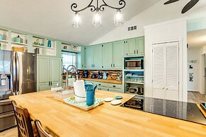 Waterfront Lake Tawakoni Home w/ Yard & Fire Pit