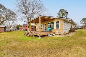 Waterfront Lake Tawakoni Home w/ Yard & Fire Pit