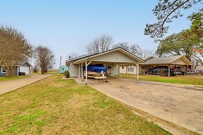 Waterfront Lake Tawakoni Home w/ Yard & Fire Pit