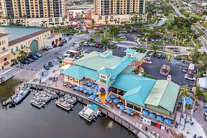 Walk to Marina + Restaurants: Cape Coral Escape