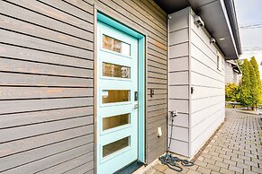 Walk to UW: Townhome w/ Rooftop Patio!