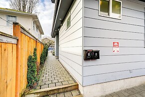 Walk to UW: Townhome w/ Rooftop Patio!