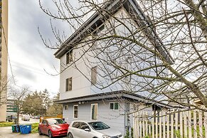 Walk to UW: Townhome w/ Rooftop Patio!