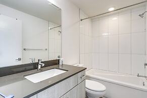 Walk to UW: Townhome w/ Rooftop Patio!