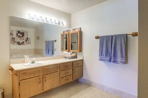 Walk to Dtwn Ketchum: Mtn-view Condo, Pool Access