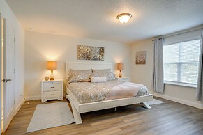 9 Mi to Disney: Group Getaway w/ Lanai & Hot Tub!