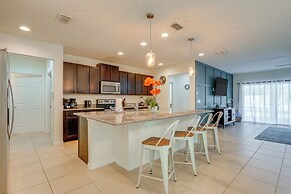 9 Mi to Disney: Group Getaway w/ Lanai & Hot Tub!