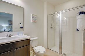 9 Mi to Disney: Group Getaway w/ Lanai & Hot Tub!