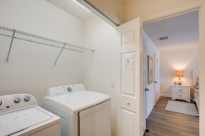 9 Mi to Disney: Group Getaway w/ Lanai & Hot Tub!