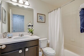 9 Mi to Disney: Group Getaway w/ Lanai & Hot Tub!