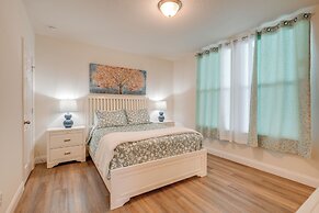 9 Mi to Disney: Group Getaway w/ Lanai & Hot Tub!