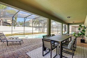 9 Mi to Disney: Group Getaway w/ Lanai & Hot Tub!