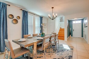 9 Mi to Disney: Group Getaway w/ Lanai & Hot Tub!