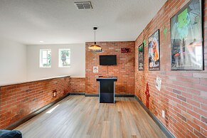 9 Mi to Disney: Group Getaway w/ Lanai & Hot Tub!