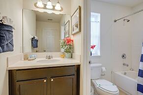 9 Mi to Disney: Group Getaway w/ Lanai & Hot Tub!