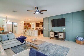 9 Mi to Disney: Group Getaway w/ Lanai & Hot Tub!