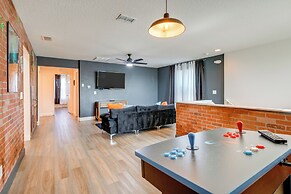 9 Mi to Disney: Group Getaway w/ Lanai & Hot Tub!