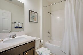 9 Mi to Disney: Group Getaway w/ Lanai & Hot Tub!