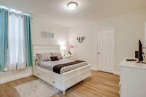 9 Mi to Disney: Group Getaway w/ Lanai & Hot Tub!