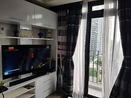 Araneta Cubao No Brown Outs 1BR Furnished Condo With Balcony Free Wifi