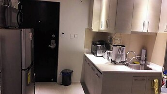 Araneta Cubao No Brown Outs 1BR Furnished Condo With Balcony Free Wifi