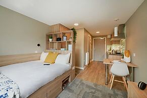 Student Only The Combworks