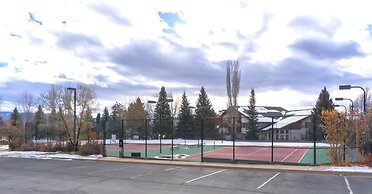 Villa 2055 2 Queen Beds - 1 Bedroom 1 Bath No Kitchen 1 Villa