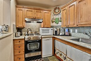 Villa 2057 2 Bed 2 Bath Full Kitchen 2 Bedroom Villa