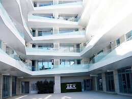 Cnc Zev Apartment