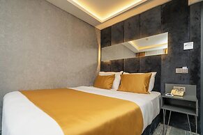 216 Silver Suite