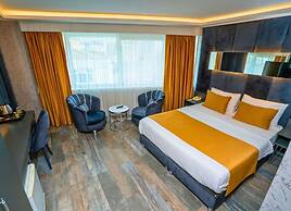 216 Silver Suite