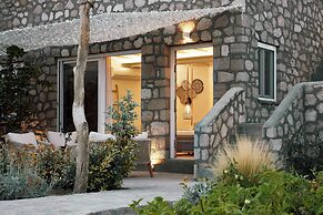 Nirome Luxury Suites