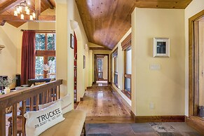 Star Haven Retreat 5 BDR Stunner!