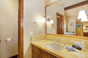 Star Haven Retreat 5 BDR Stunner!