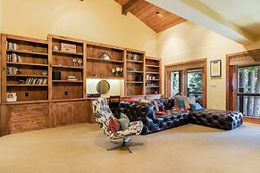 Star Haven Retreat 5 BDR Stunner!