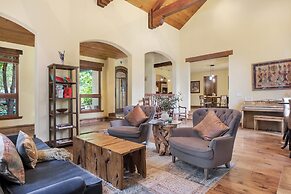Star Haven Retreat 5 BDR Stunner!