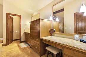 Star Haven Retreat 5 BDR Stunner!
