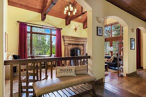 Star Haven Retreat 5 BDR Stunner!