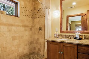 Star Haven Retreat 5 BDR Stunner!