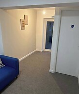 5 Bedroom Cosy Bloxwich Stay - Wifi & Free Parking