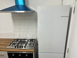 5 Bedroom Cosy Bloxwich Stay - Wifi & Free Parking