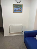 5 Bedroom Cosy Bloxwich Stay - Wifi & Free Parking